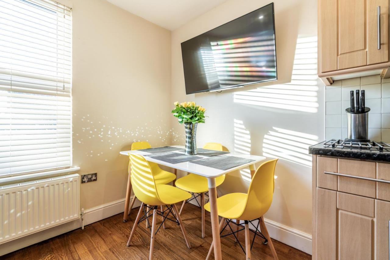 One Bedroom Flat In Bush Hill Park Enfield Extérieur photo