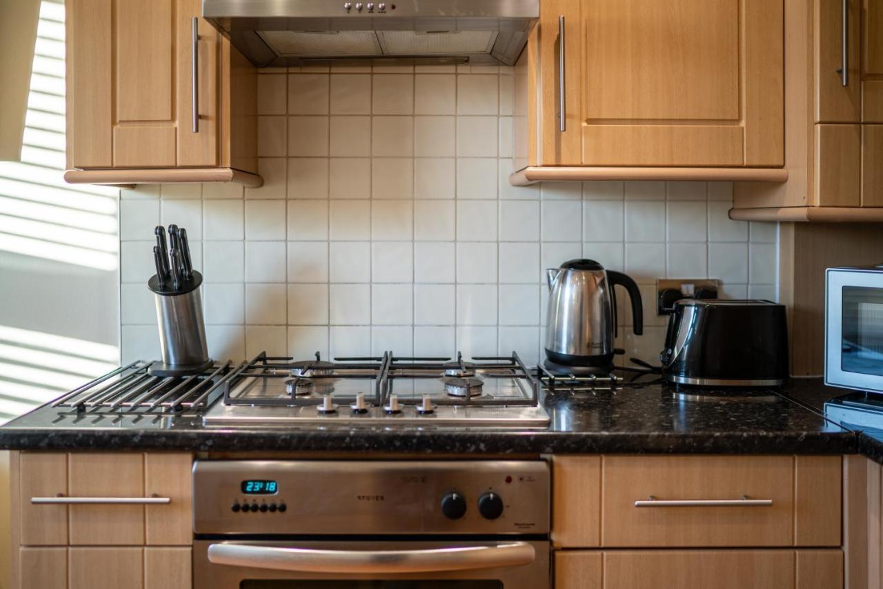 One Bedroom Flat In Bush Hill Park Enfield Extérieur photo