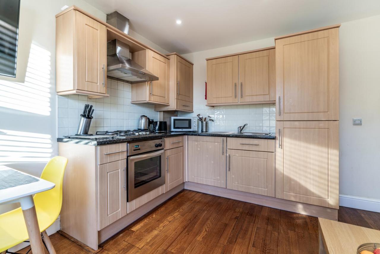 One Bedroom Flat In Bush Hill Park Enfield Extérieur photo