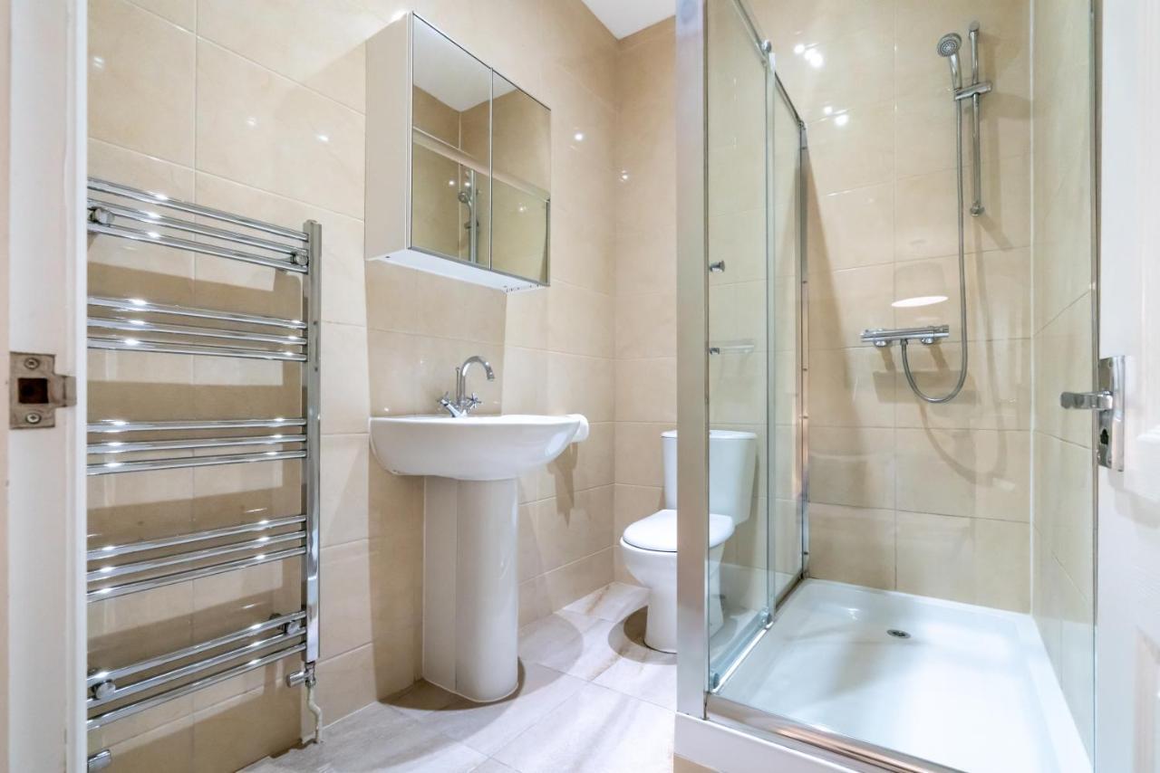 One Bedroom Flat In Bush Hill Park Enfield Extérieur photo