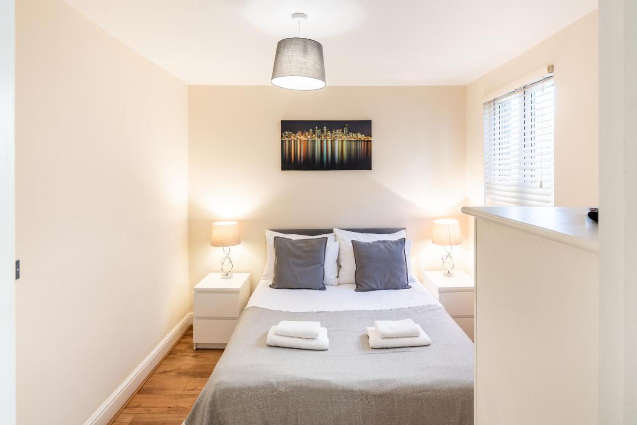 One Bedroom Flat In Bush Hill Park Enfield Extérieur photo