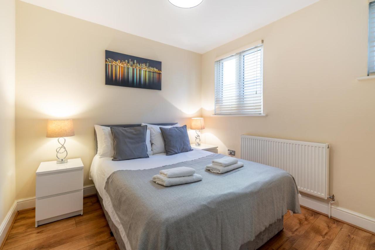 One Bedroom Flat In Bush Hill Park Enfield Extérieur photo