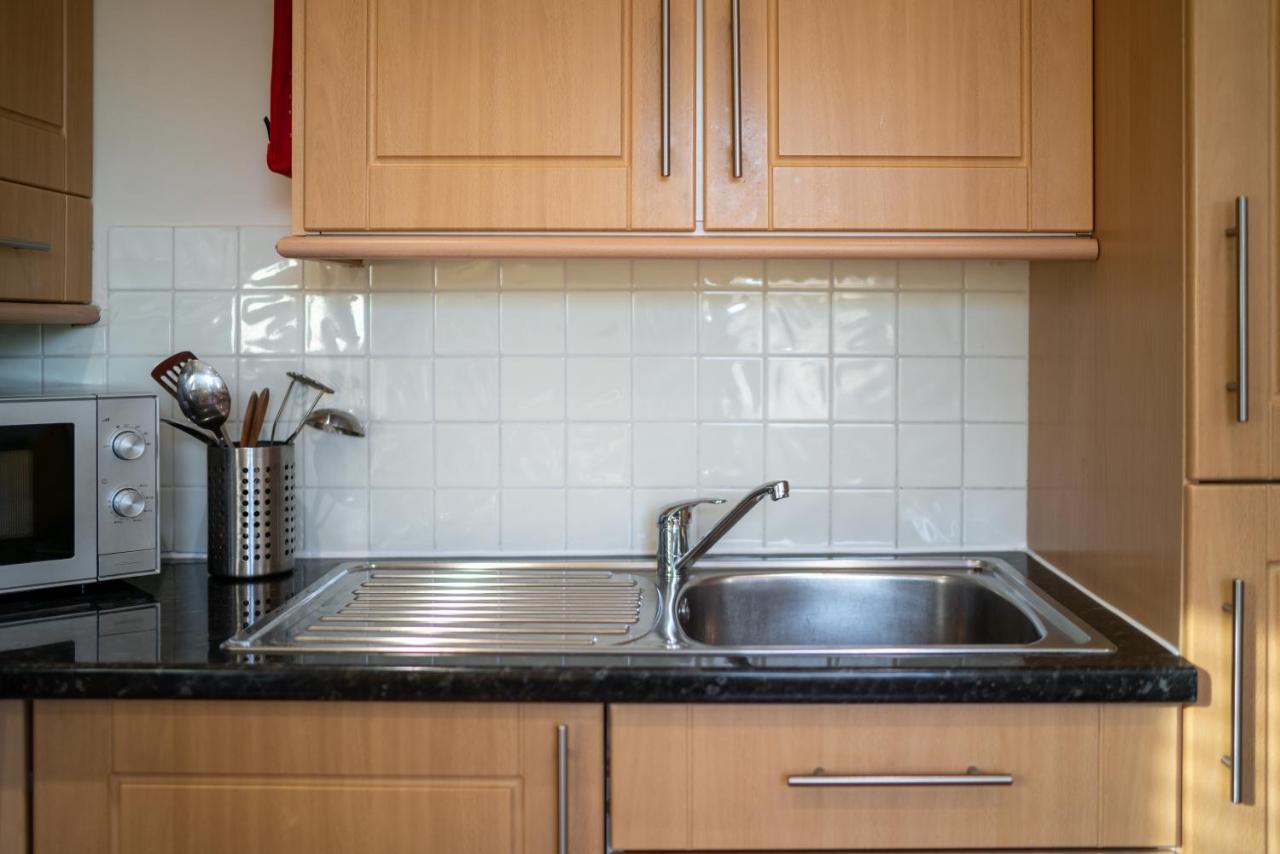 One Bedroom Flat In Bush Hill Park Enfield Extérieur photo